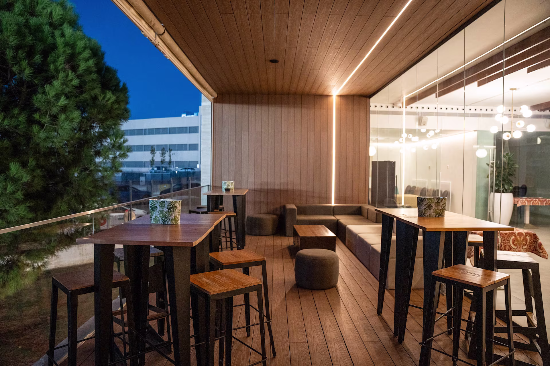 Padel club front desk and courts on Lob